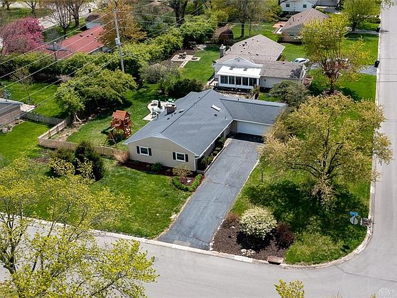 3rd image of 214 Annette Dr
