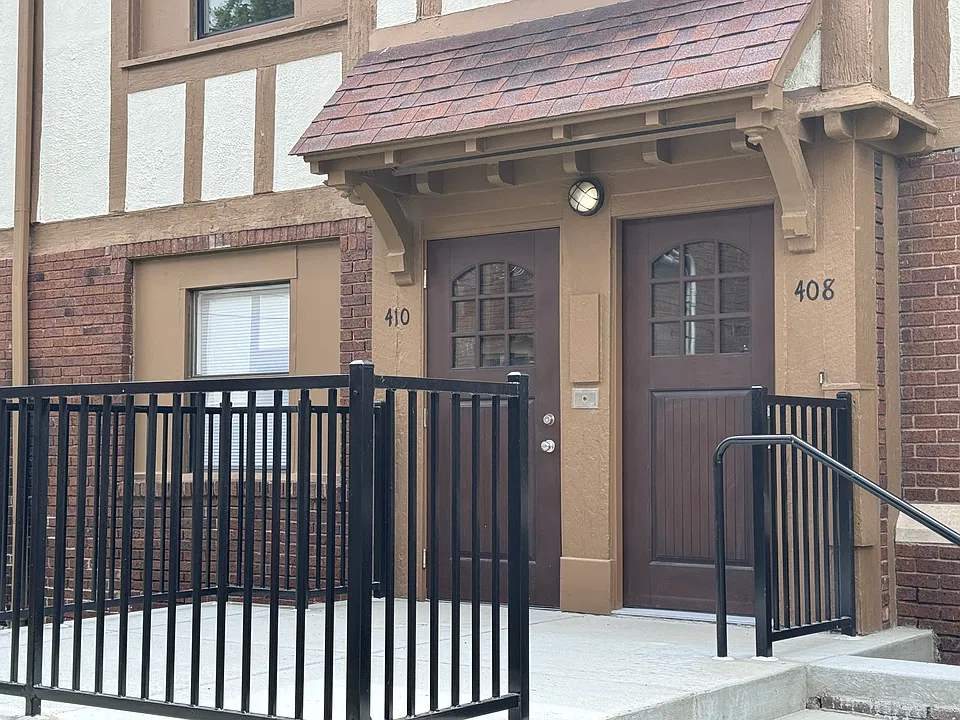 Common entrance to three apartments. Two of three apartments have a second private entrance.