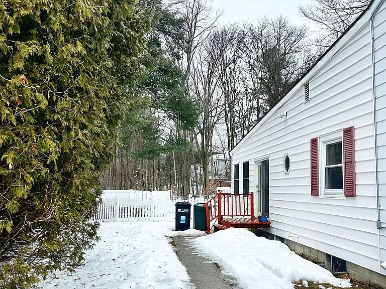 Edgewood Dr — Photo 17