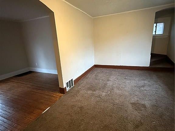3rd image of 805 Carpenter St