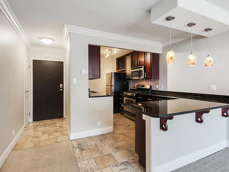 700 E 8th St #14G — Photo 10