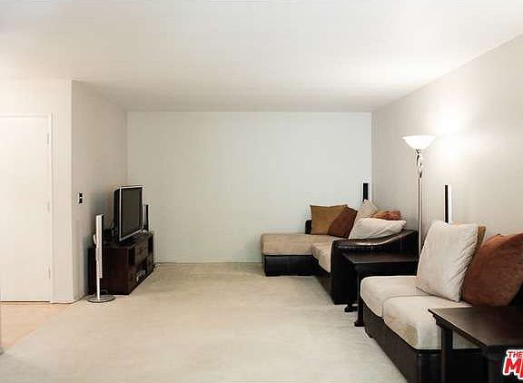 3rd image of 5651 Sumner Way Unit 203