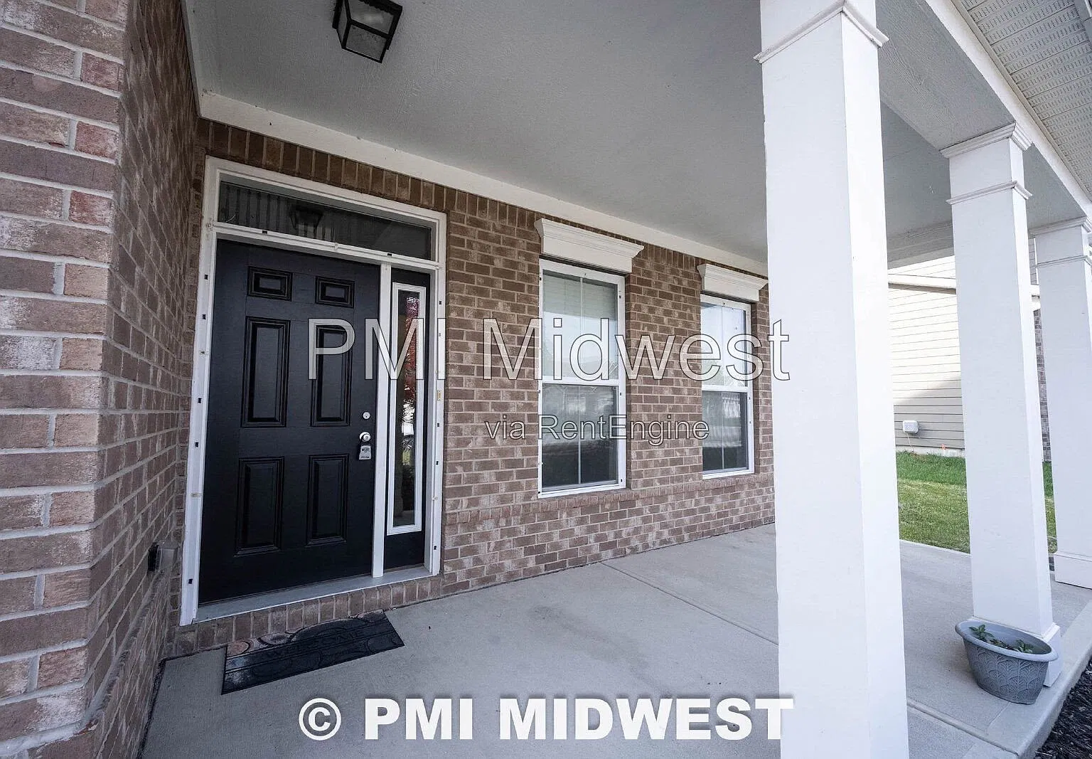4 bed, 2.5 bath, 3274 sqft, $2,500 — Photo 2