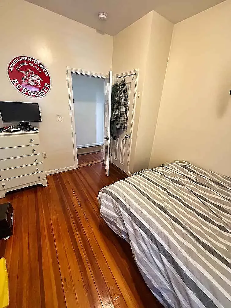 2 bed, 1050 sqft, $2,600 — Photo 3