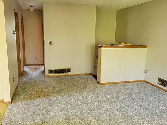 3rd image of 341 Hickory St