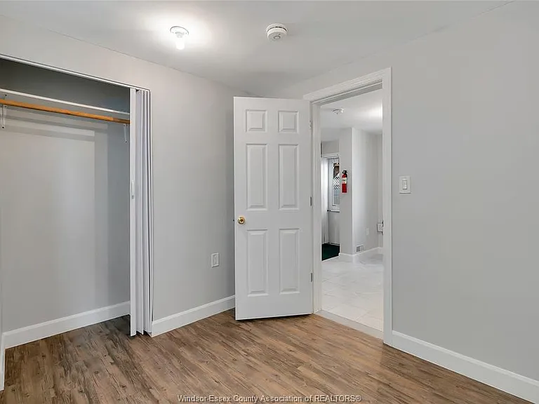 881 Parent Ave #BASEMENT — Photo 10