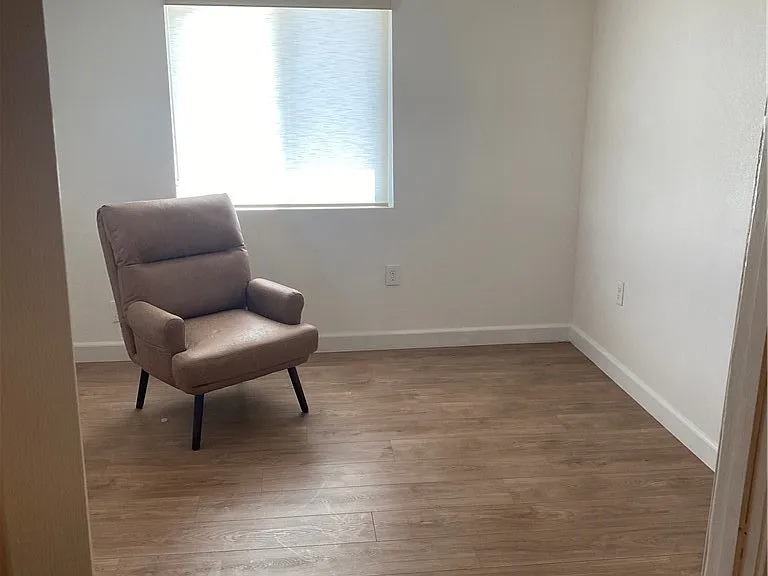 19216 Kendall Dr — Photo 1