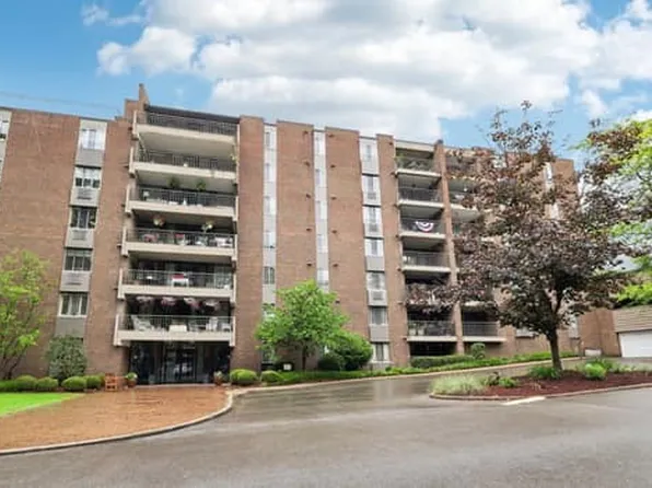 201 Grant St APT 512, Sewickley, PA 15143