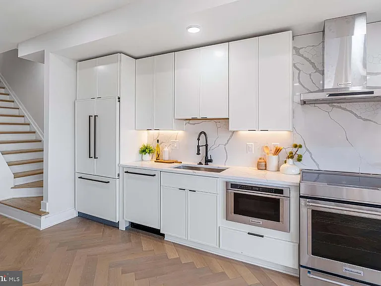 1516 E Capitol St NE — Photo 16