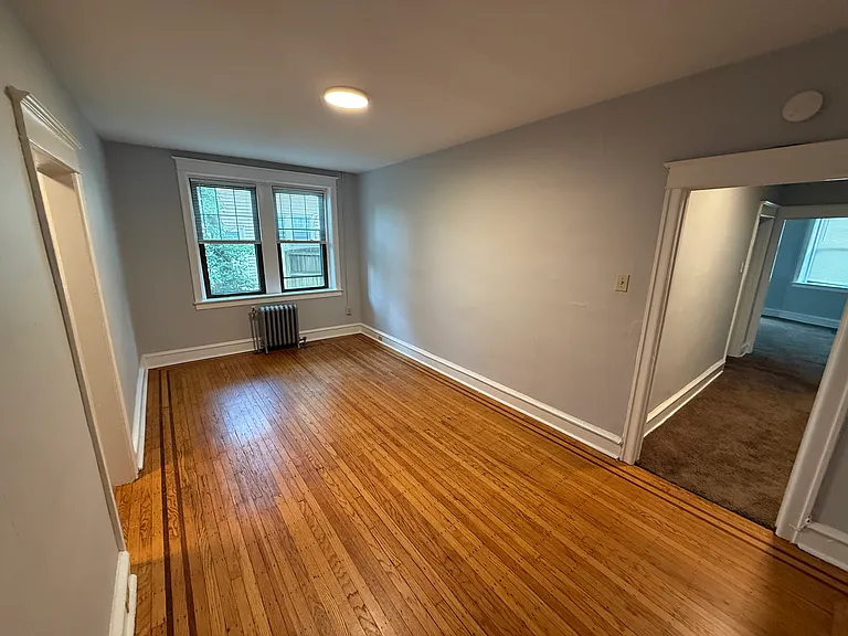 216 S Carol Blvd — Photo 17