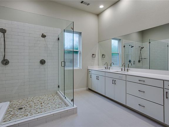 4th image of 1324 Madeline Pl
