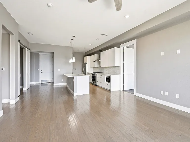 4885 S Monaco St #206 — Photo 7