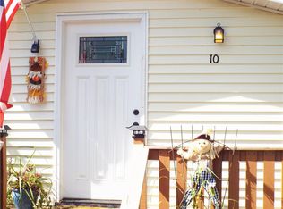 10 Lear Dr, Coventry, RI 02816