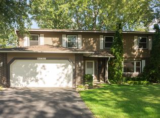 1111 N King Charles Ct, Palatine, IL 60067