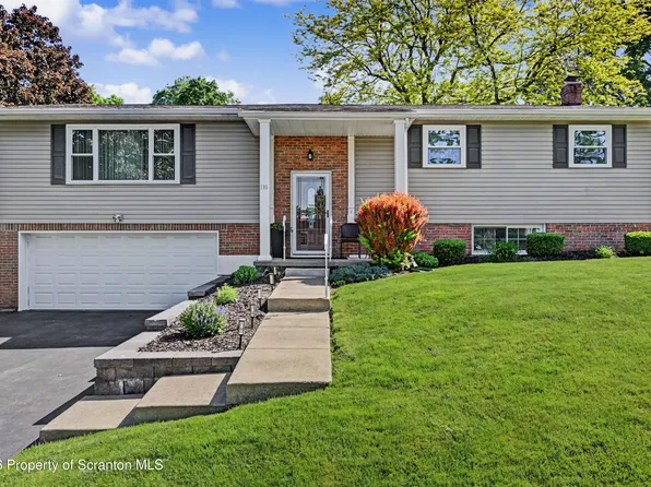 100 Carriage Ln, Clarks Summit, PA 18411