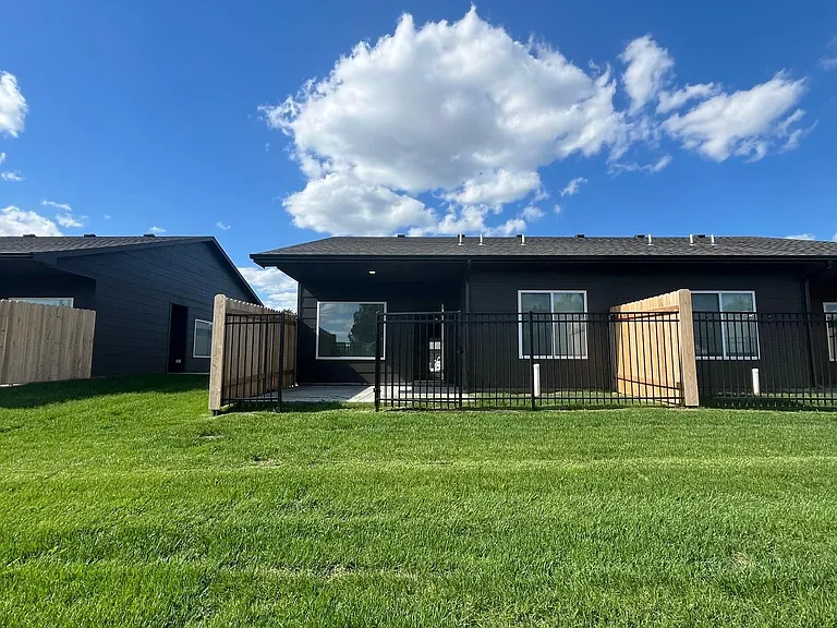 5633 N Meridian Ave — Photo 8