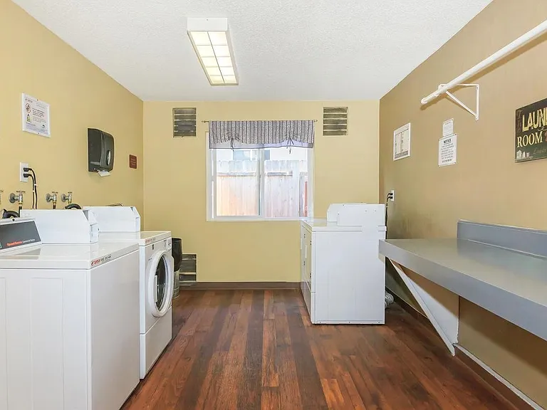 Villa Mesa Apartments — Photo 14