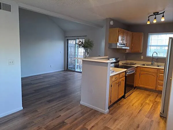 2 bed, 1250 sqft, $2,295 — Photo 2