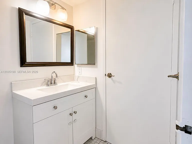 7601 E Treasure Dr #1505 — Photo 12
