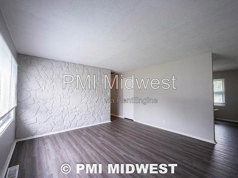 4939 Katherine Dr — Photo 3