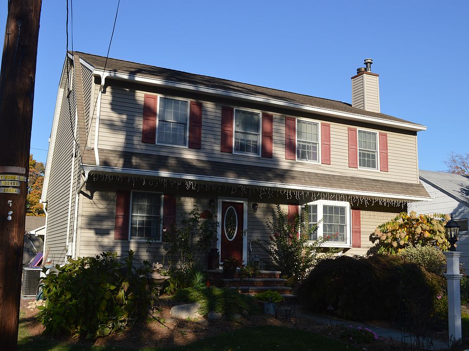 1st image of 12 Silver Birch Ave