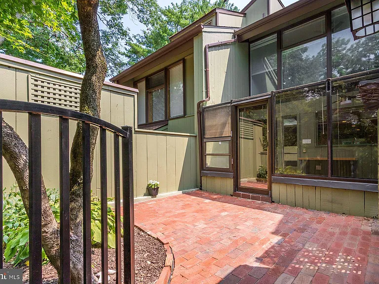7 Belaire Way — Photo 3