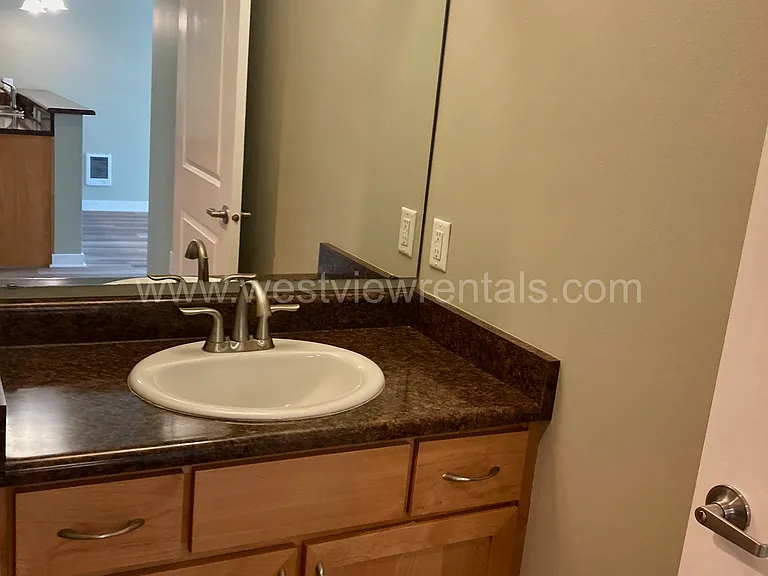 200 E Maple St — Photo 93
