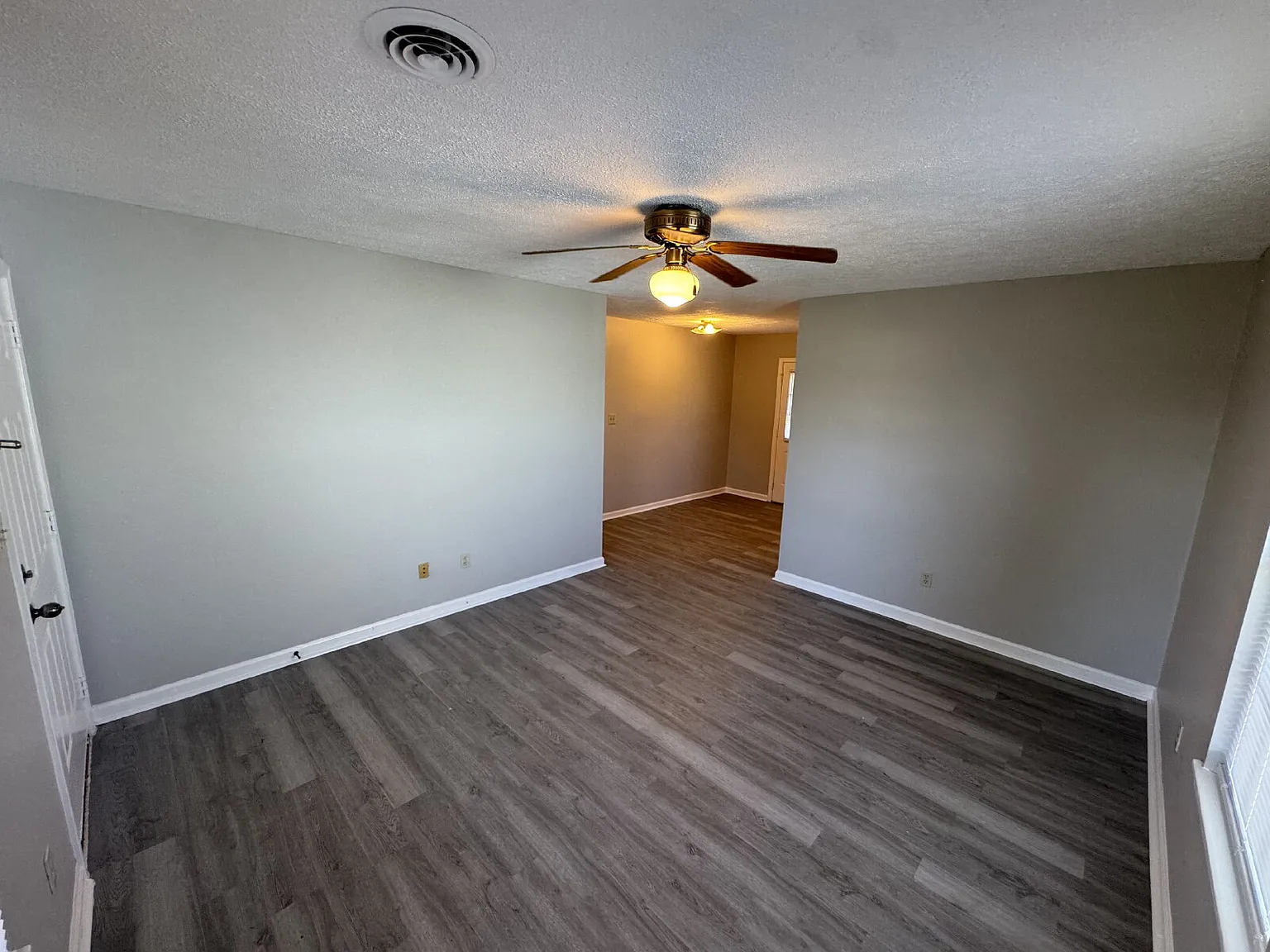 3 bed, 1.0 bath, 987 sqft, $1,095 — Photo 4