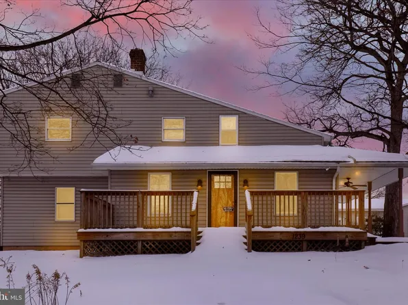 1239 S Meadow Ln, Palmyra, PA 17078