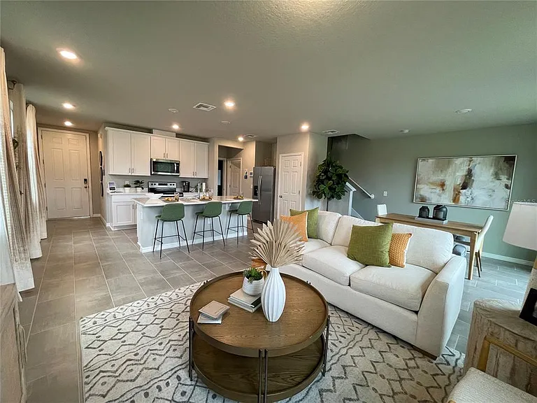 732 Legacy Dr — Photo 6