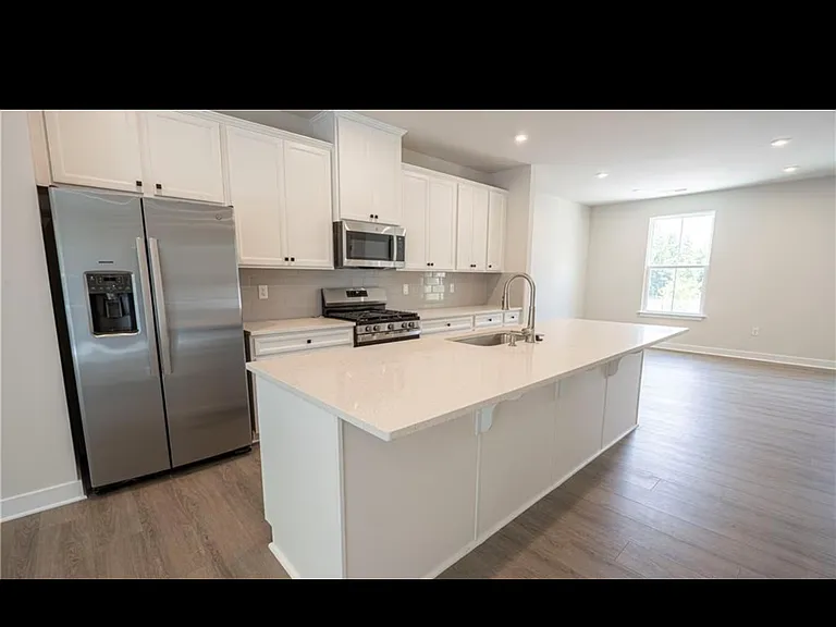 961 Woods Chapel Rd — Photo 4