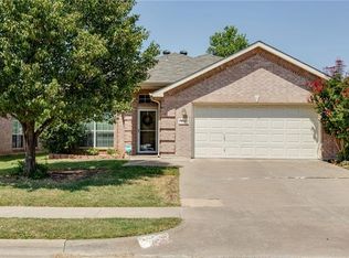 9145 Riverfalls Dr, Fort Worth, TX 76118