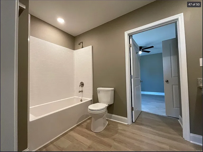 401 & 403 E Center St #401 — Photo 15
