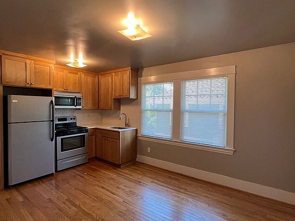 4th image of 2108 NE 13th Ave Unit 6