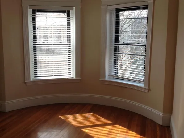 22 Linden Pl APT 8, Brookline, MA 02445