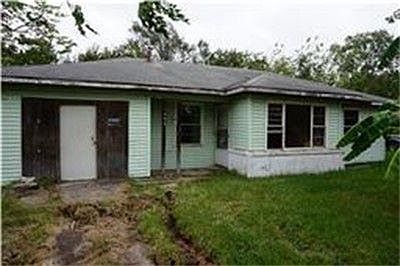 2nd image of 1906 W Gulf St