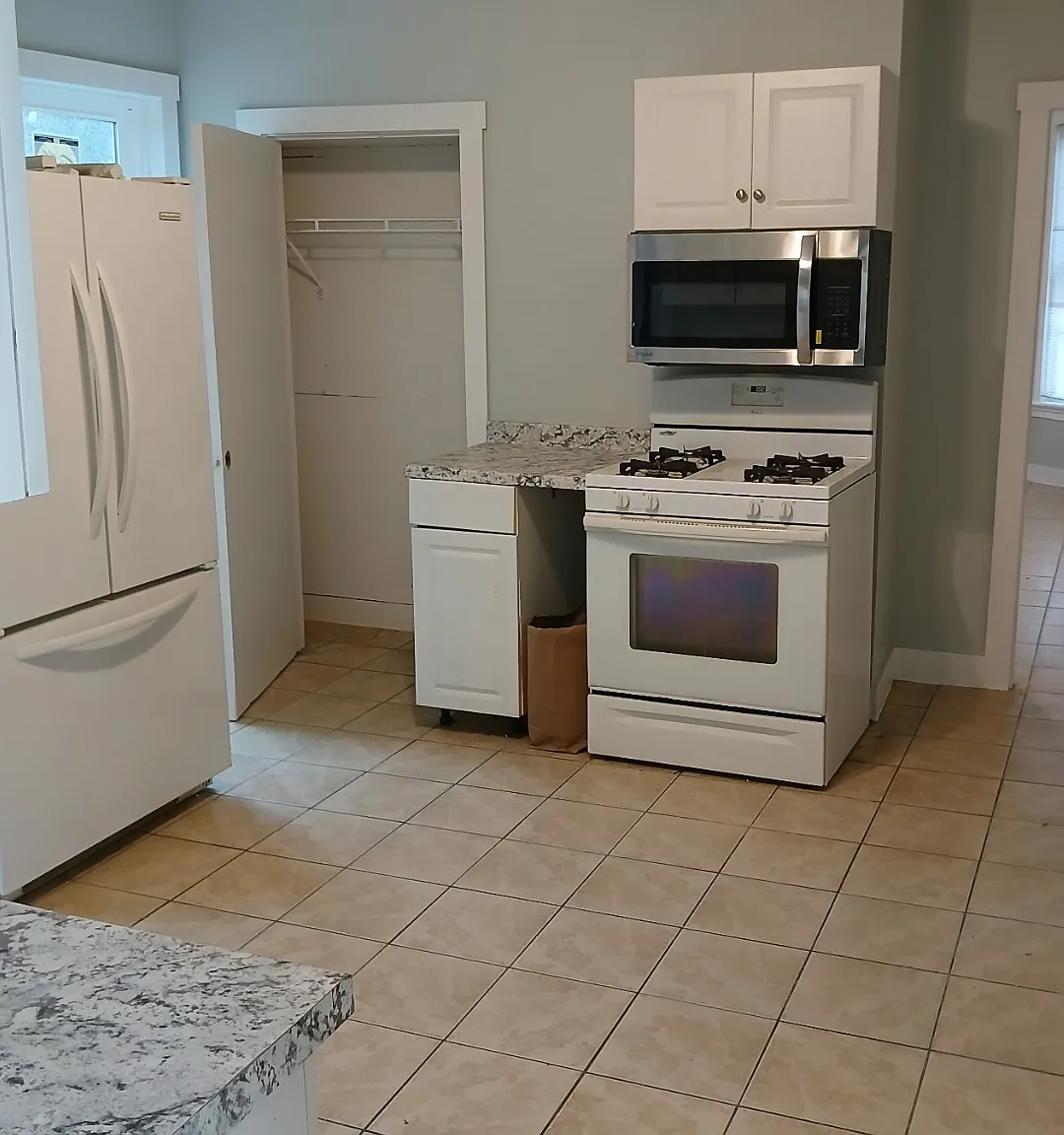 2 bed, $2,000 — Photo 3