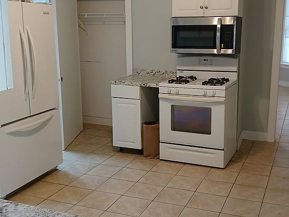 3rd image of 132 Cass St APT 1