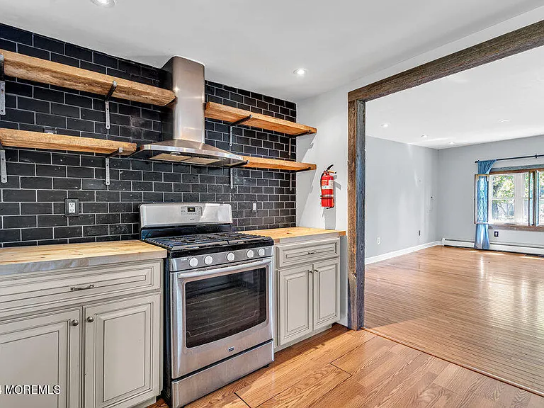 105 Longfellow Ave — Photo 11