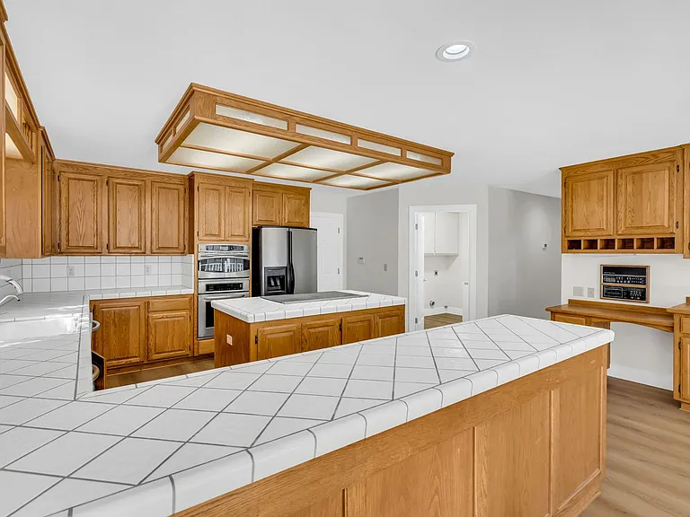 5650 Edgeview Dr — Photo 24
