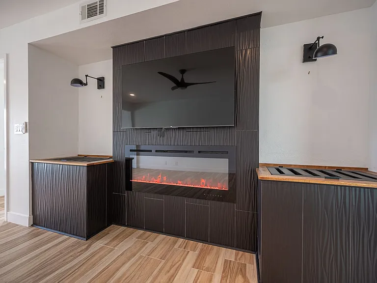 330 E Country Club Dr — Photo 51