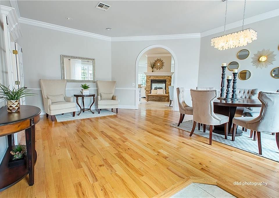 1st image of 9 W Colonial Dr
