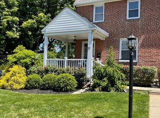 37 Woodbine Rd, Havertown, PA 19083