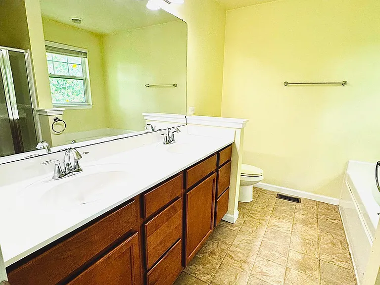 3335 Kentshire Cir — Photo 27