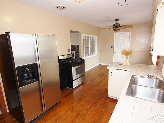 3rd image of 2555 Luella Ave