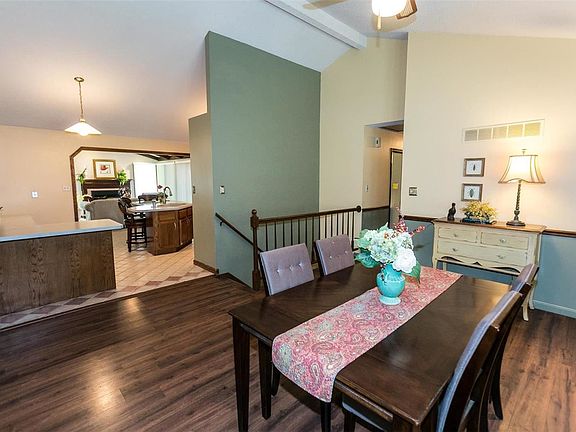 5th image of 2500 Hawthorne Manor Dr