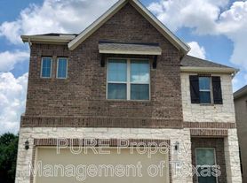 2105 Town Centre Dr, Round Rock, TX