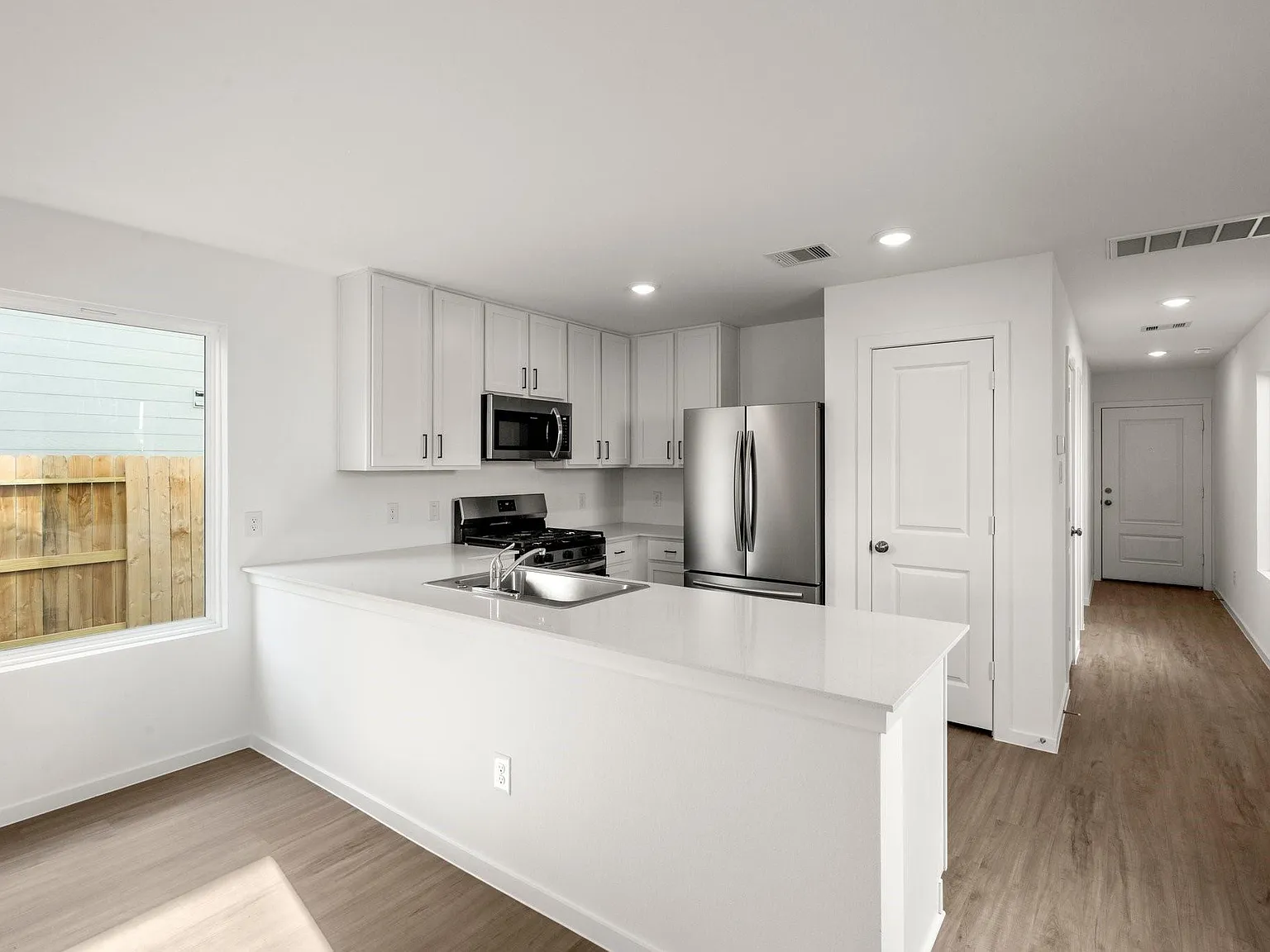 4 bed, 2.5 bath, 1530 sqft, $1,750 — Photo 4