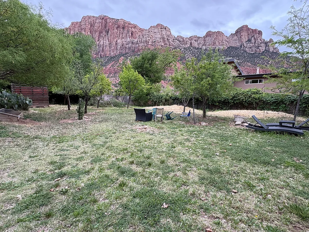 Building Photo - Juniper Ln