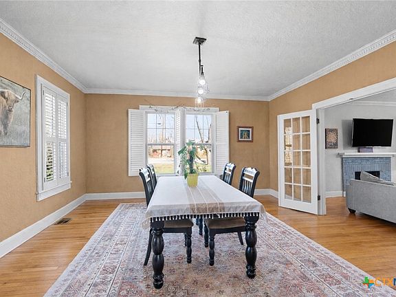 3rd image of 1543 W Clark St
